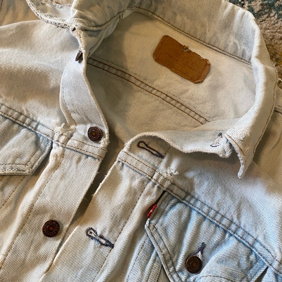 Levi’s Denim Jacket - Picture 3 of 3